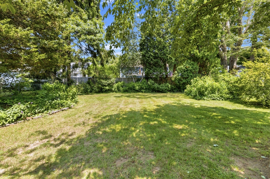 564 Montgomery Street Fall River, MA 02720 - Photo 12 of 42