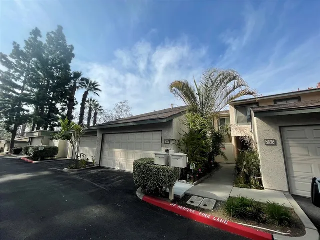 $1,300 | 779 North Sequoia Lane, Azusa, CA 91702