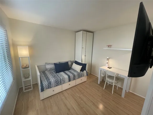 $1,300 | 779 North Sequoia Lane, Azusa, CA 91702