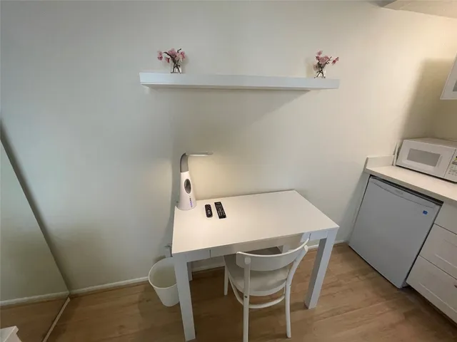 $1,300 | 779 North Sequoia Lane, Azusa, CA 91702