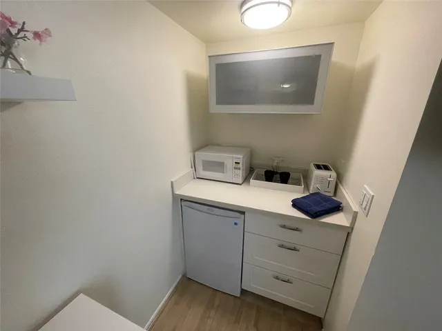 $1,300 | 779 North Sequoia Lane, Azusa, CA 91702