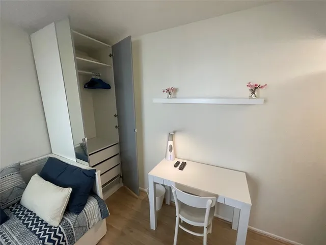 $1,300 | 779 North Sequoia Lane, Azusa, CA 91702