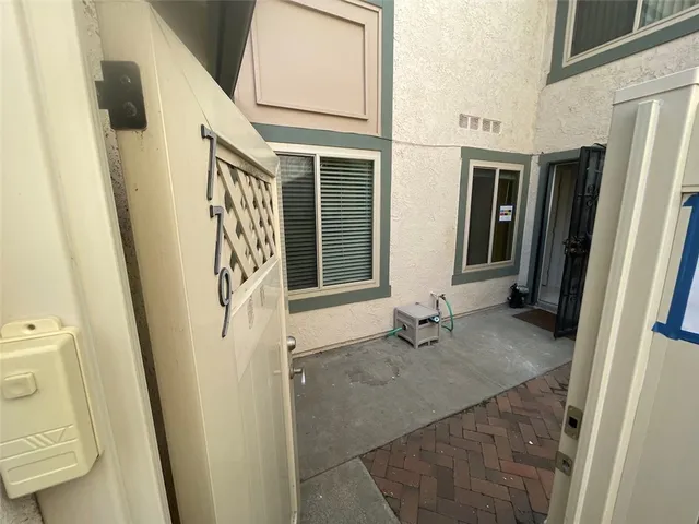 $1,300 | 779 North Sequoia Lane, Azusa, CA 91702