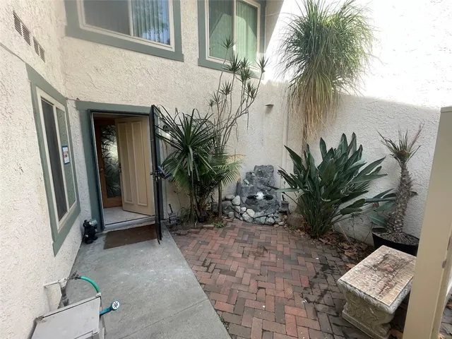 $1,300 | 779 North Sequoia Lane, Azusa, CA 91702