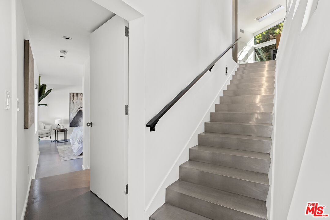 7312 Caverna Drive Los Angeles, CA 90068 - Photo 13 of 53