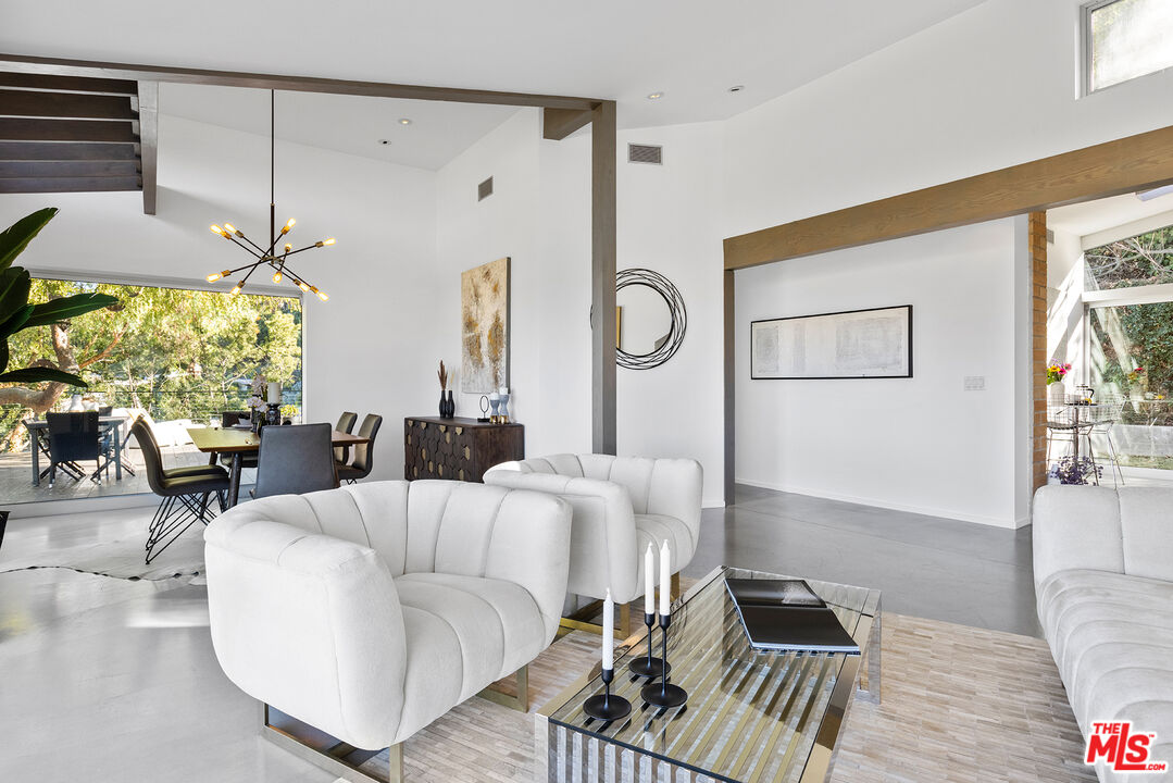 7312 Caverna Drive Los Angeles, CA 90068 - Photo 15 of 53