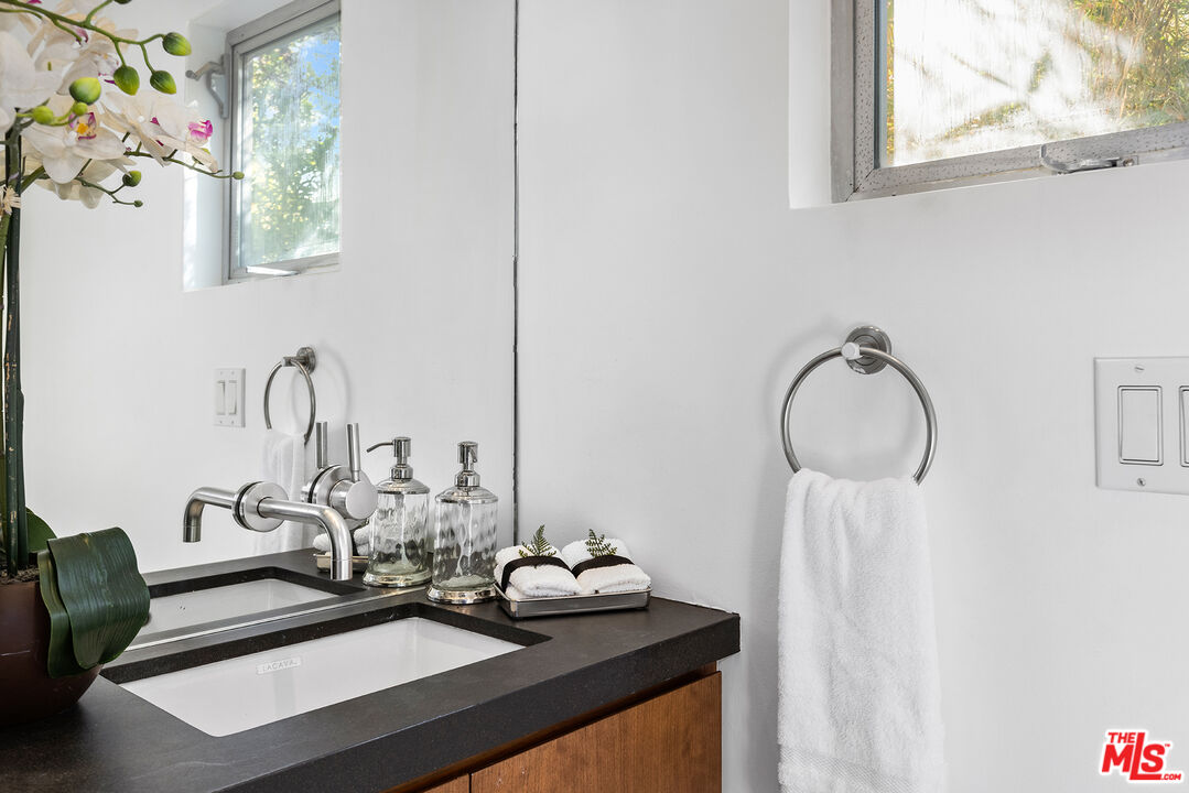 7312 Caverna Drive Los Angeles, CA 90068 - Photo 23 of 53