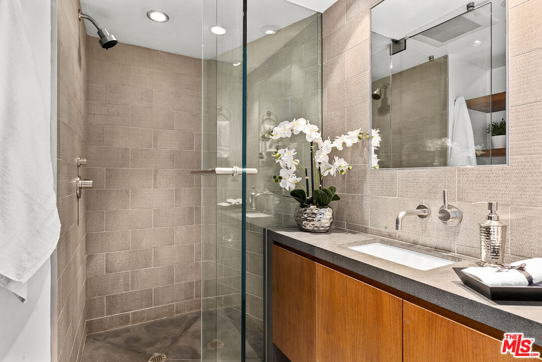 7312 Caverna Drive Los Angeles, CA 90068 - Photo 24 of 53
