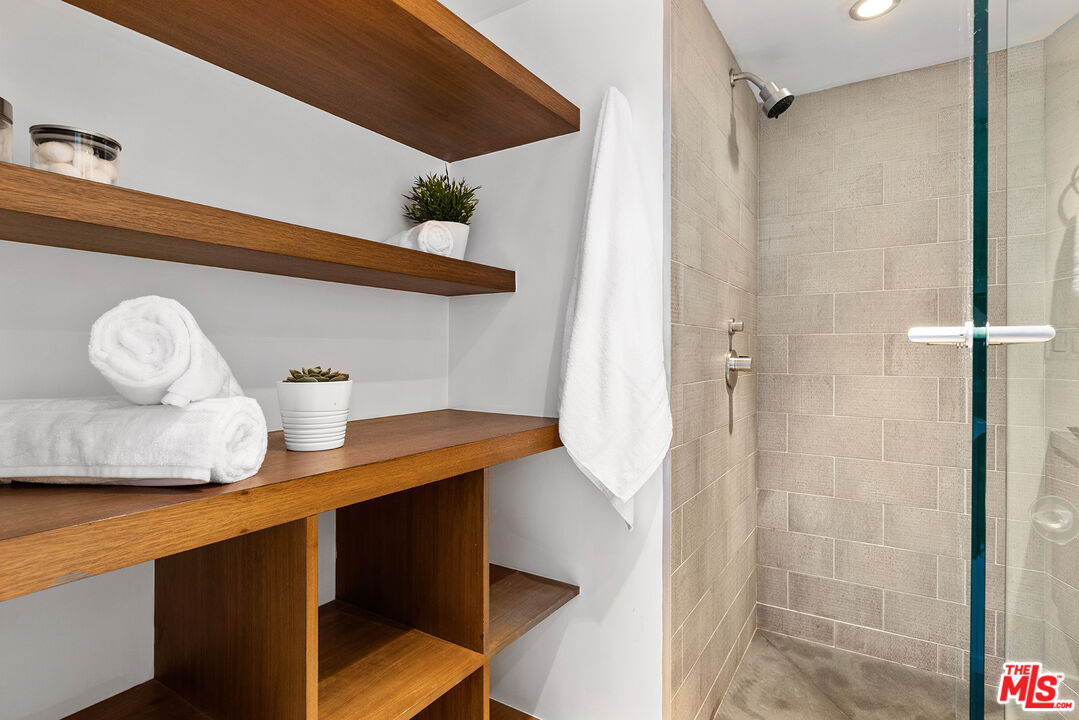 7312 Caverna Drive Los Angeles, CA 90068 - Photo 25 of 53