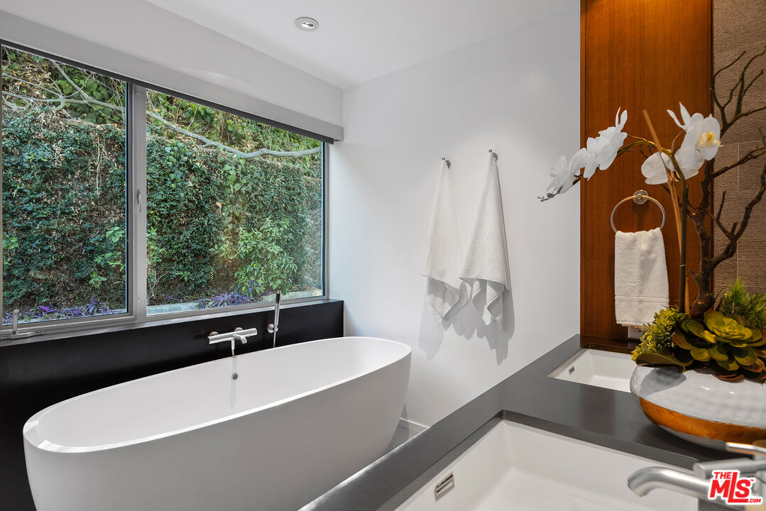 7312 Caverna Drive Los Angeles, CA 90068 - Photo 37 of 53