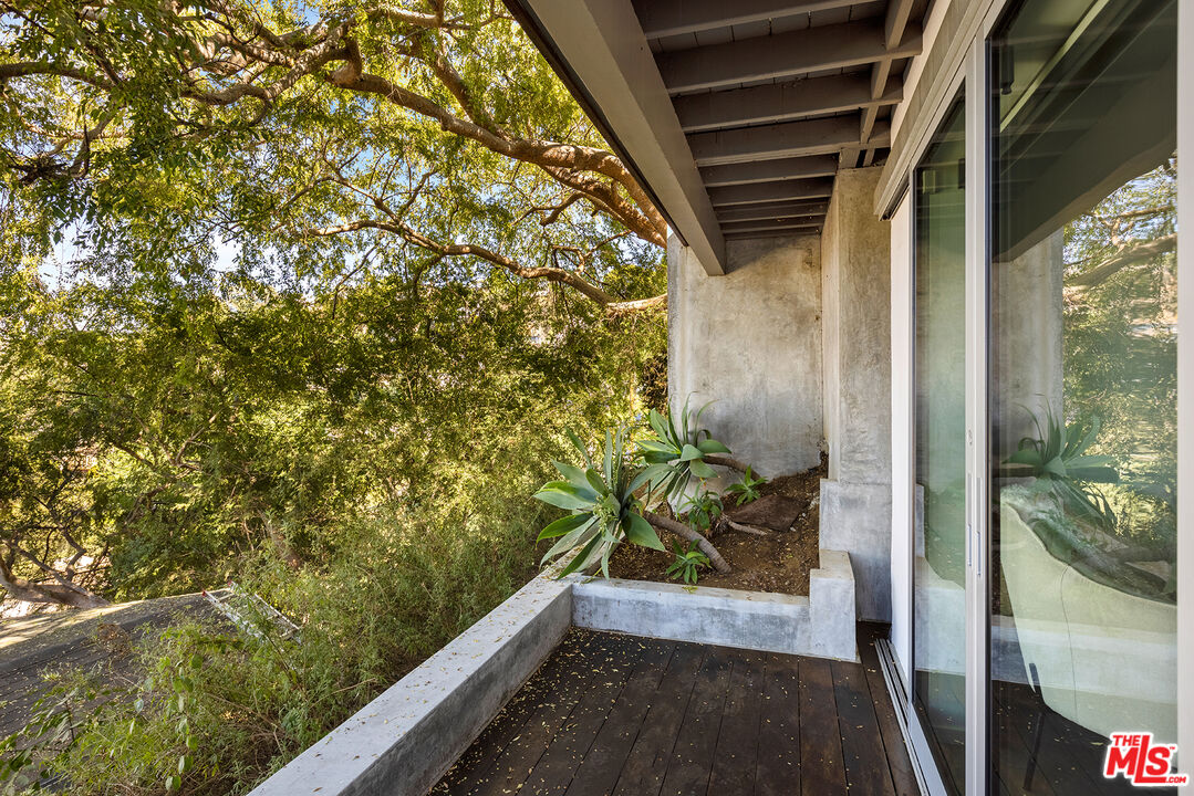 7312 Caverna Drive Los Angeles, CA 90068 - Photo 46 of 53