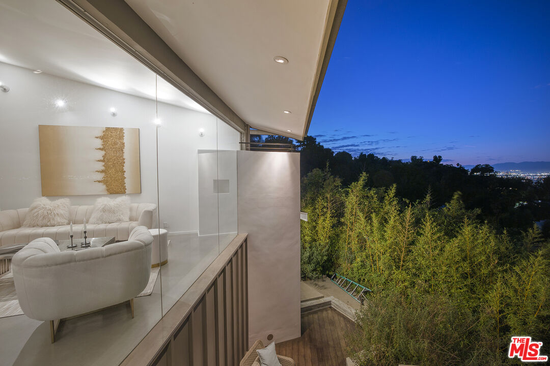 7312 Caverna Drive Los Angeles, CA 90068 - Photo 8 of 53