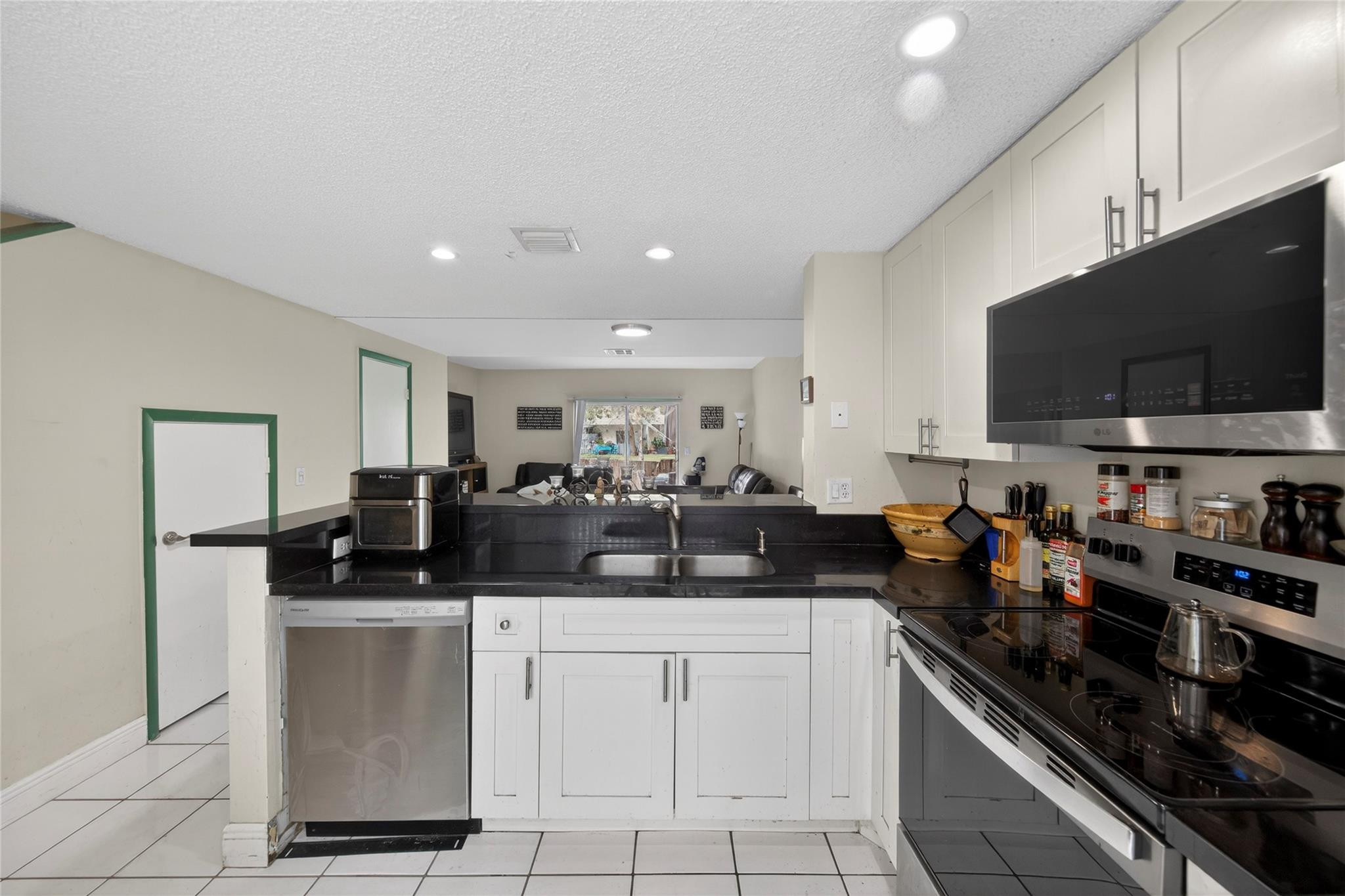 127 Southwest 3rd Street, Unit 127 Pompano Beach, FL 33060 - Photo 15 of 34 Photo 15