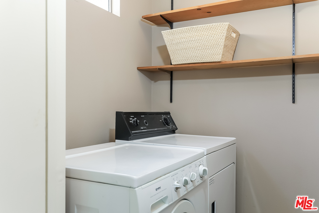 1701 Scott Road, Unit 111 Burbank, CA 91504 - Photo 12 of 24