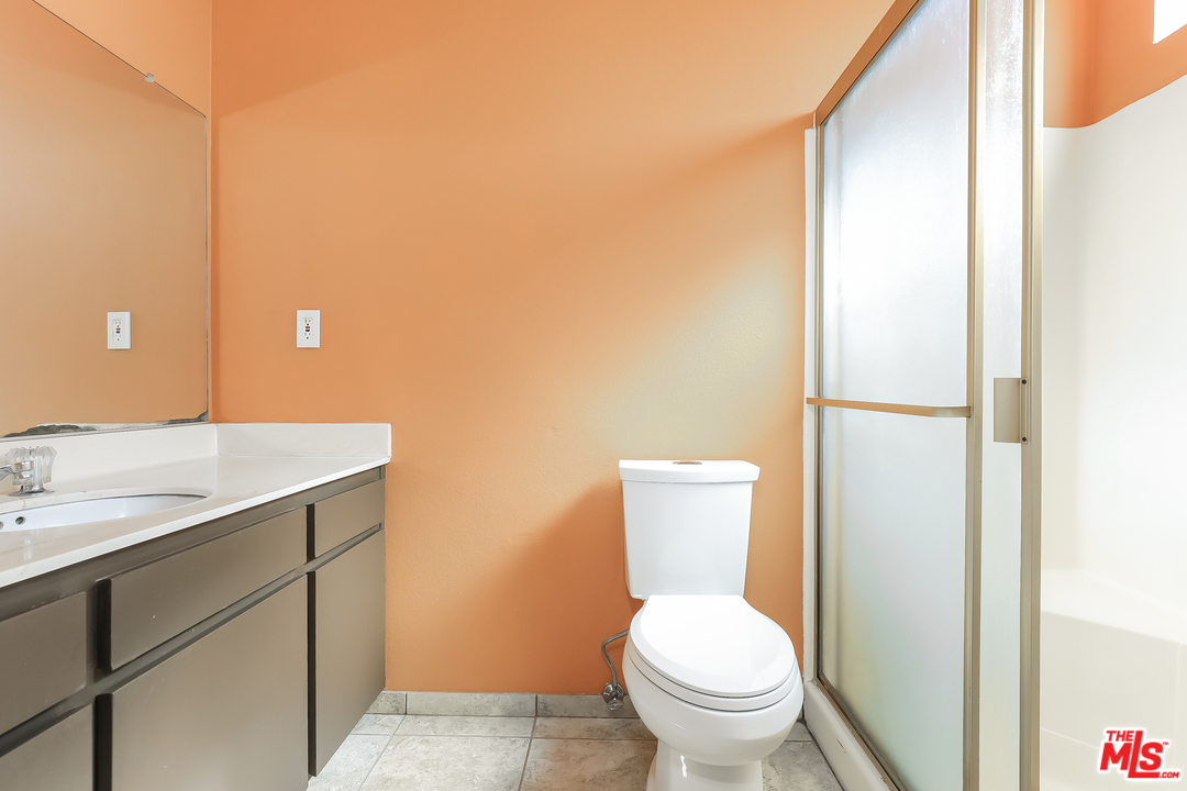 1701 Scott Road, Unit 111 Burbank, CA 91504 - Photo 17 of 24