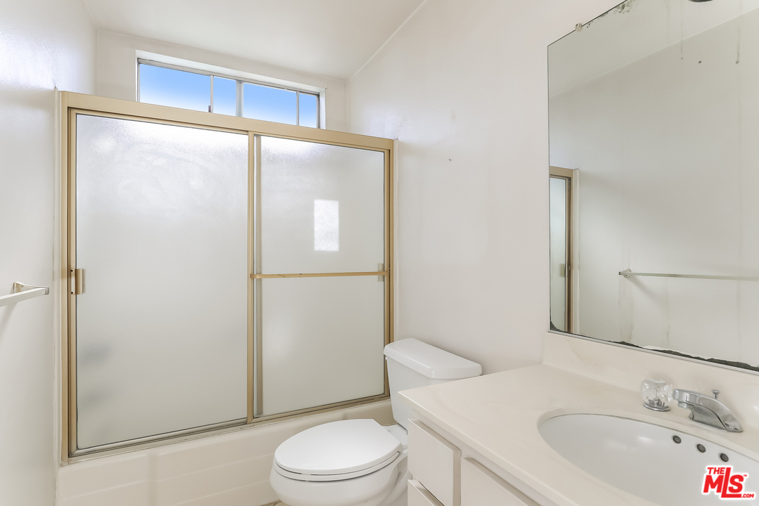 1701 Scott Road, Unit 111 Burbank, CA 91504 - Photo 18 of 24