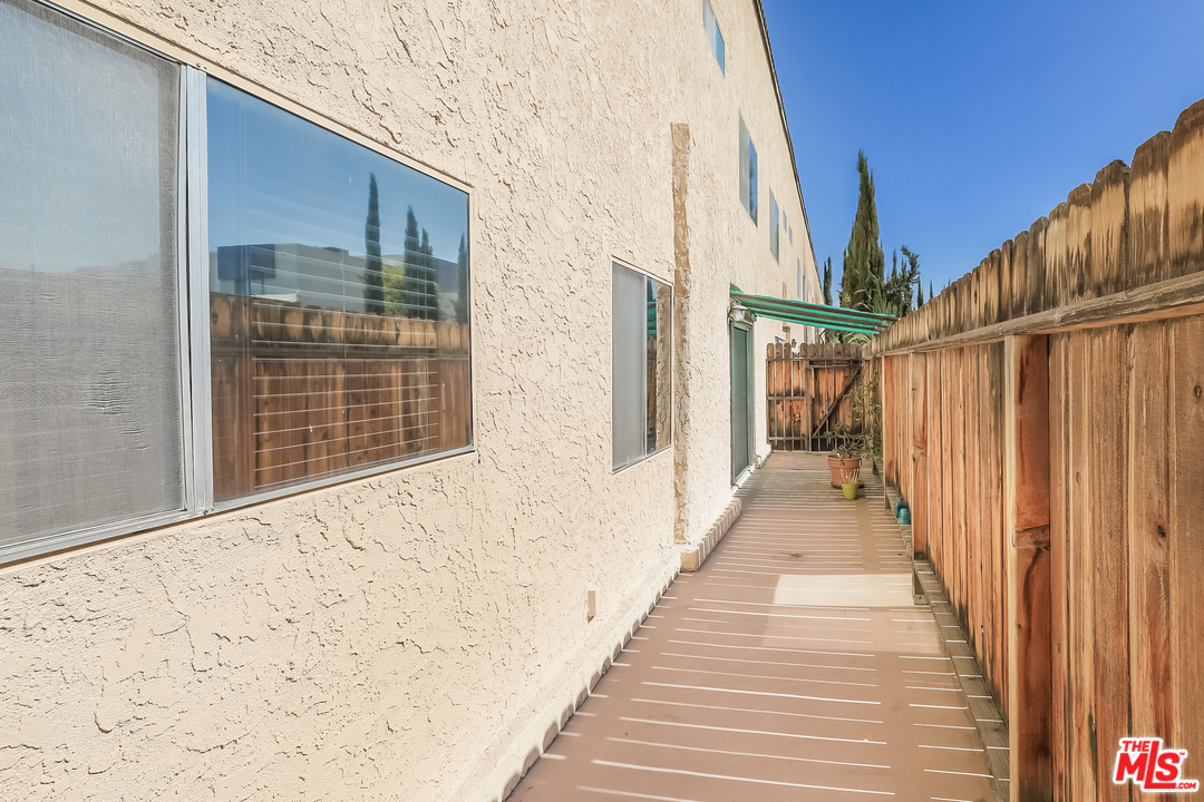 1701 Scott Road, Unit 111 Burbank, CA 91504 - Photo 20 of 24