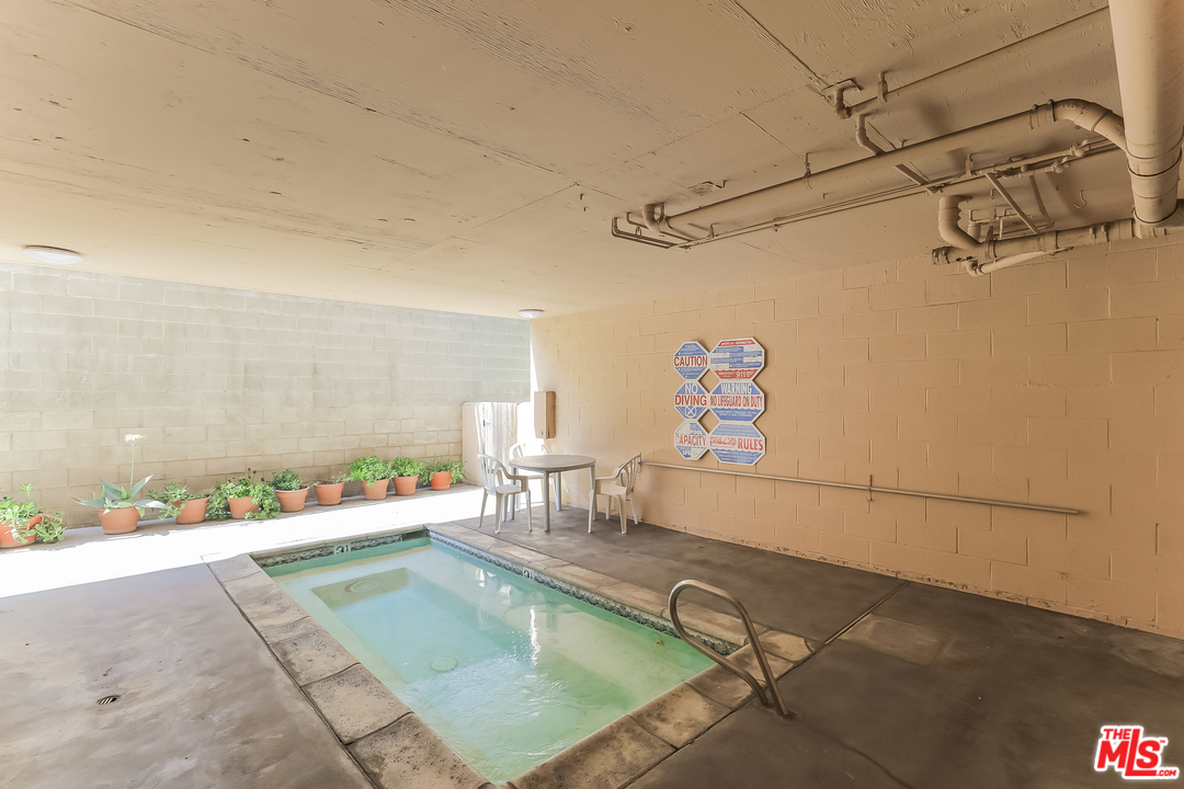 1701 Scott Road, Unit 111 Burbank, CA 91504 - Photo 21 of 24