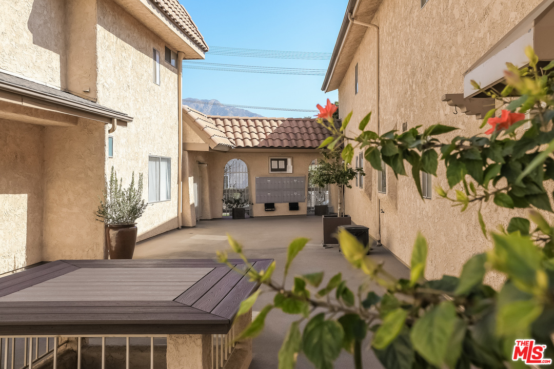 1701 Scott Road, Unit 111 Burbank, CA 91504 - Photo 22 of 24