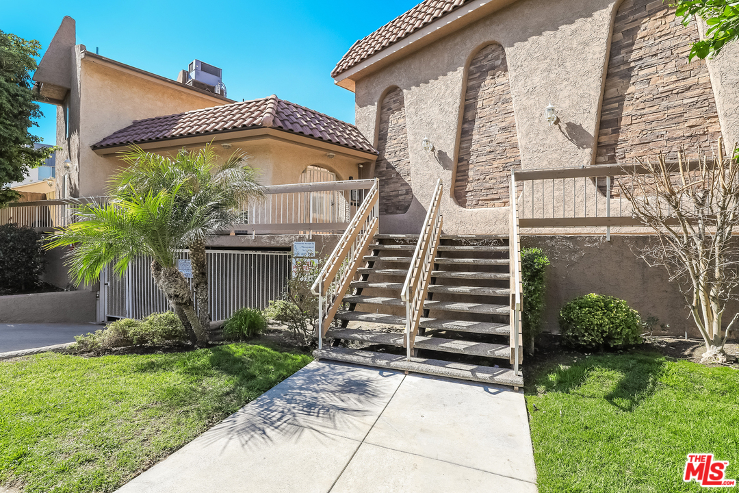 1701 Scott Road, Unit 111 Burbank, CA 91504 - Photo 5 of 24