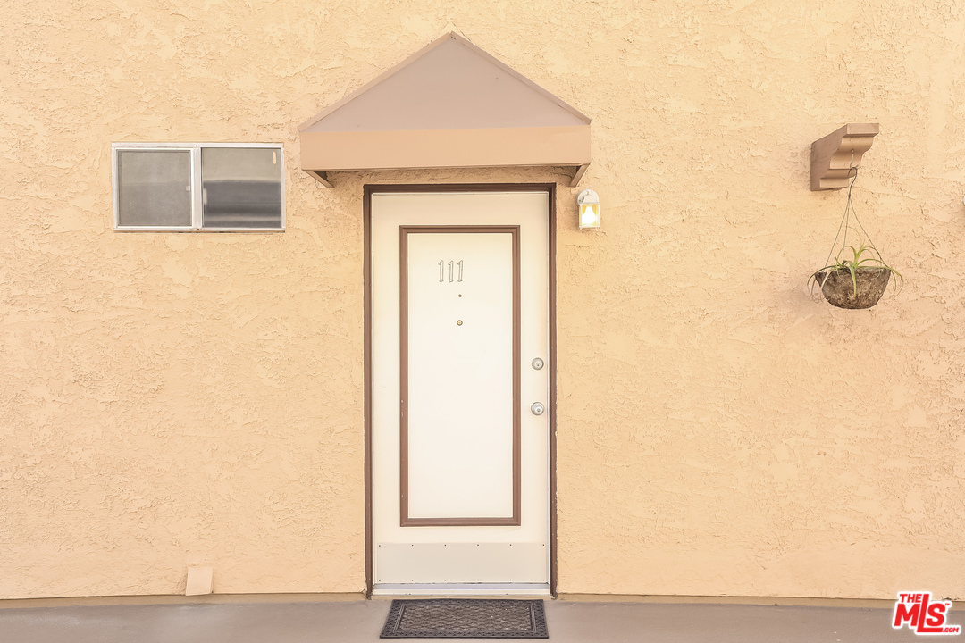 1701 Scott Road, Unit 111 Burbank, CA 91504 - Photo 6 of 24