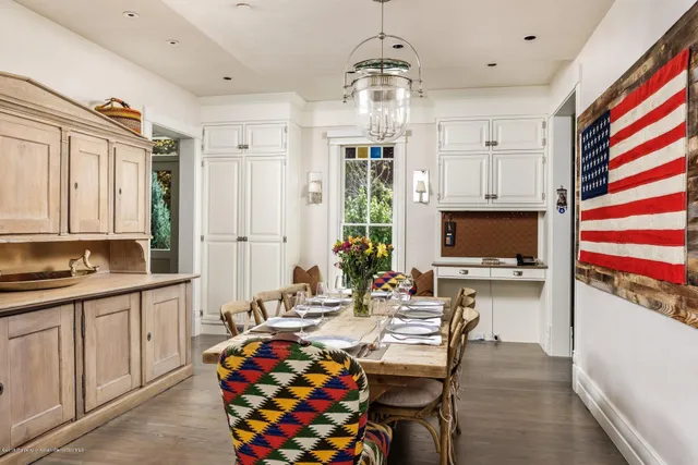 a view of a kitchen and dining room