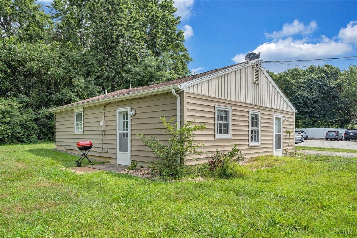 155 Laxton Road Lynchburg, VA 24502 - Photo 50 of 58 a view of a house with backyard and garden