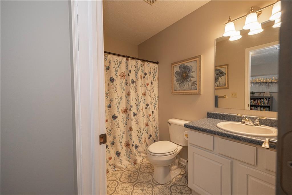 435 Cottage Lane Monroeville, PA 15146 - Photo 32 of 46 No more waiting for bathroom space! The two rear bedrooms are served by this conveniently located full hall bath.
