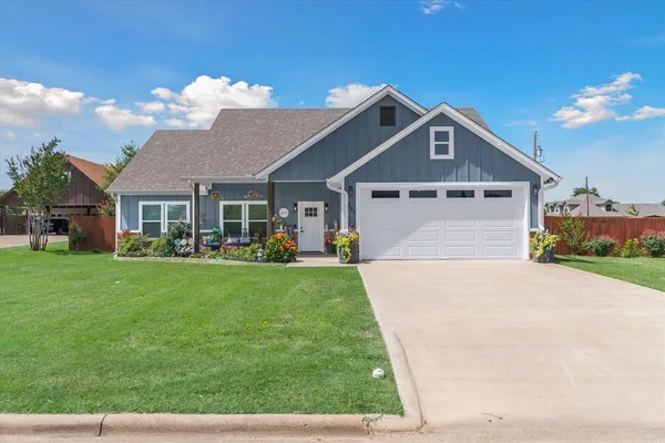 $299,500 | 393 East Pennsylvania Avenue, Van, TX 75790