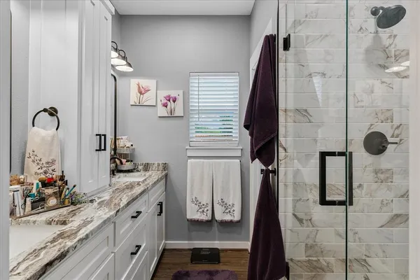 $299,500 | 393 East Pennsylvania Avenue, Van, TX 75790