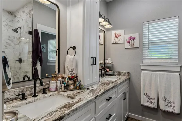 $299,500 | 393 East Pennsylvania Avenue, Van, TX 75790