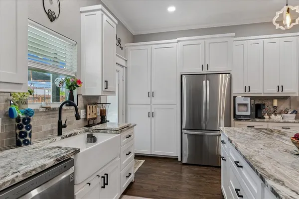 $299,500 | 393 East Pennsylvania Avenue, Van, TX 75790