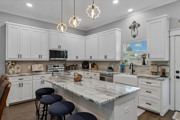 $299,500 | 393 East Pennsylvania Avenue, Van, TX 75790