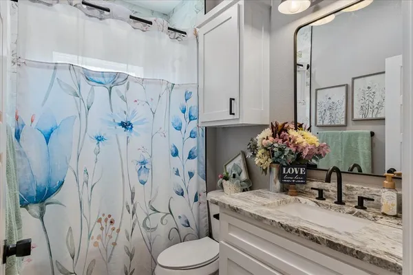 $299,500 | 393 East Pennsylvania Avenue, Van, TX 75790