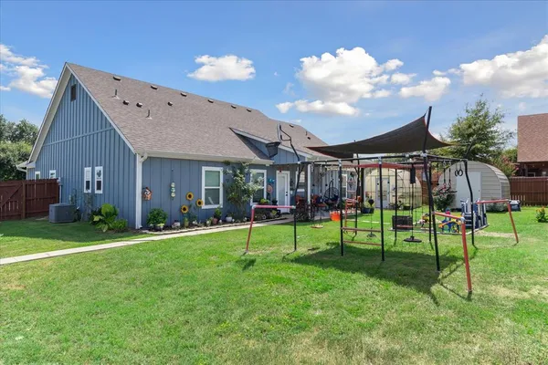 $299,500 | 393 East Pennsylvania Avenue, Van, TX 75790