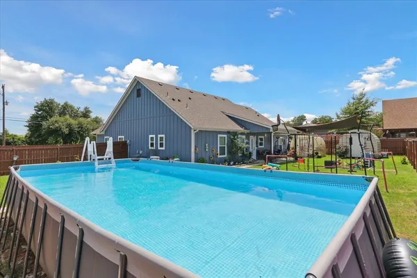 $299,500 | 393 East Pennsylvania Avenue, Van, TX 75790