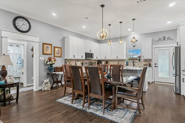 $299,500 | 393 East Pennsylvania Avenue, Van, TX 75790