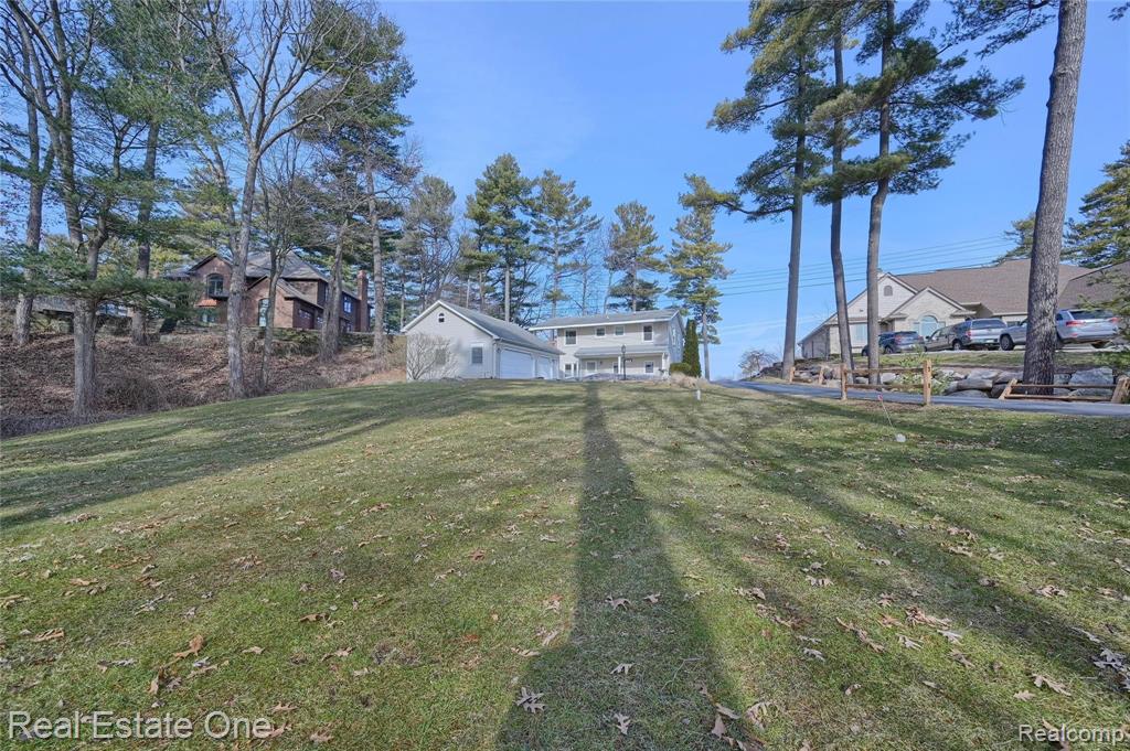 944 Pine Tree Road Lake Orion, MI 48362 - Photo 3 of 81 Gallery Image 3