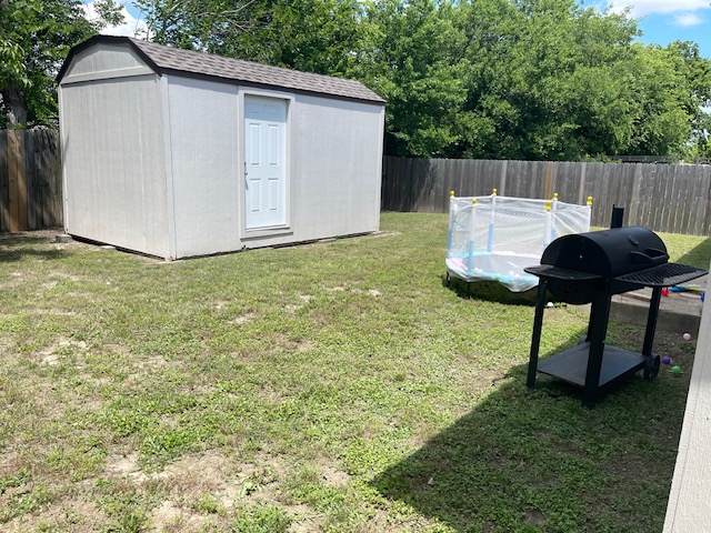 400 Blue Shale Drive Jarrell, TX 76537 - Photo 17 of 22 a backyard of a house with table and chairs
