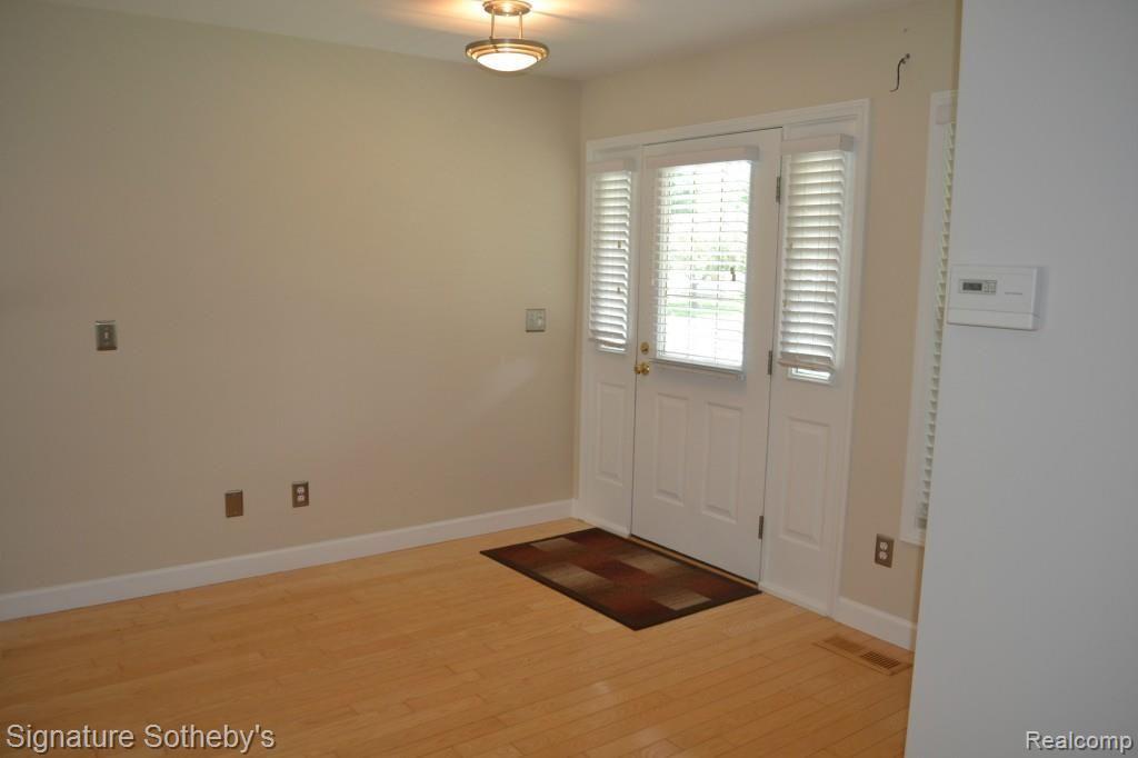 3069 Wakefield Road Berkley, MI 48072 - Photo 3 of 33