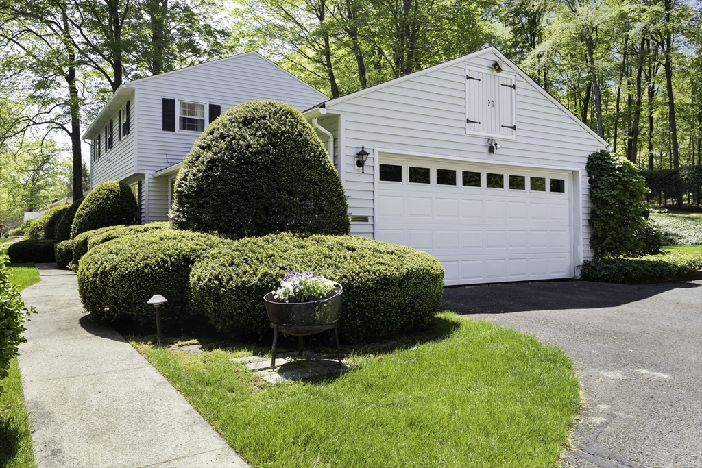 55 Longfellow Road Holyoke, MA 01040 - Photo 5 of 35