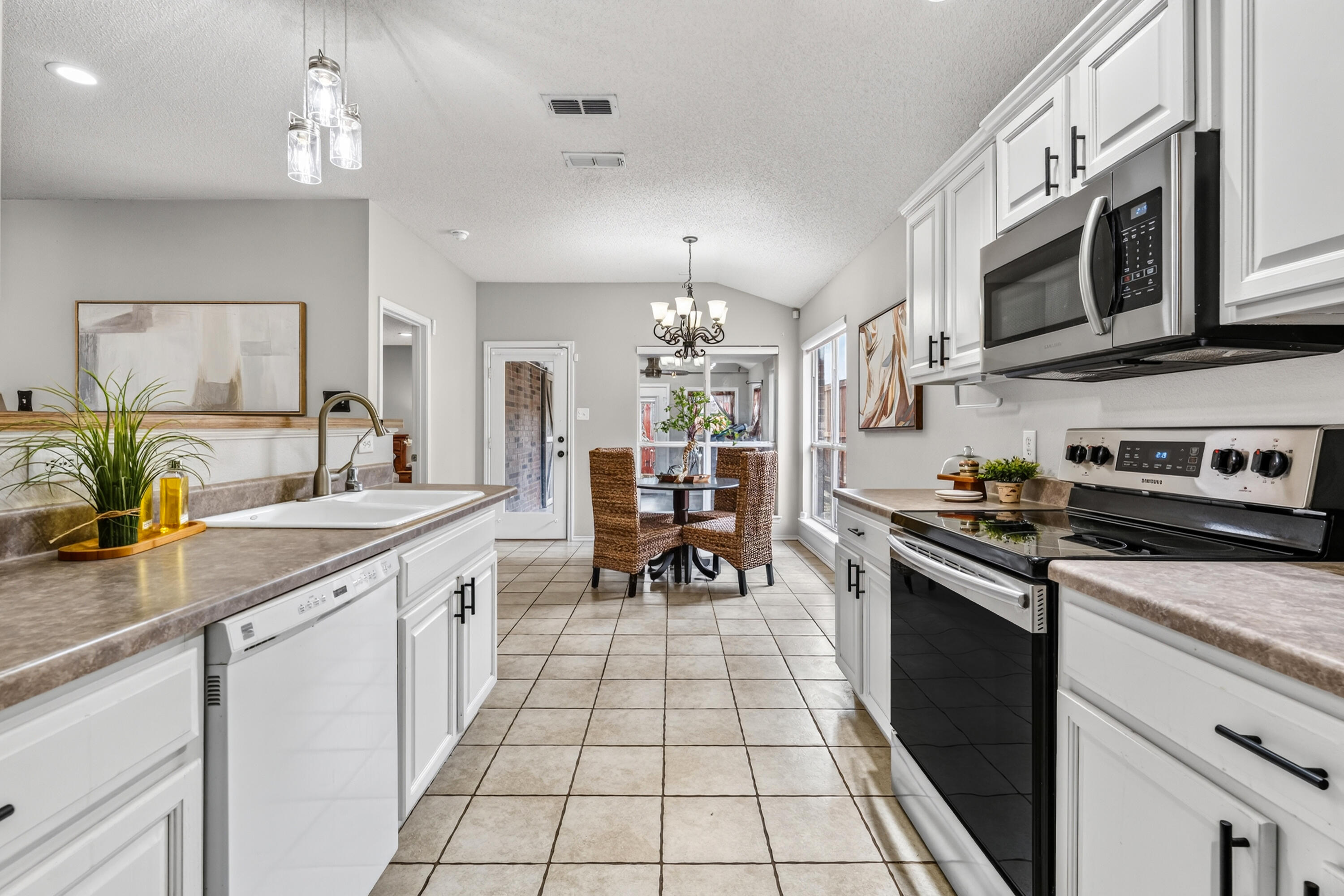 6217 18th Street Lubbock, TX 79416 - Photo 9 of 25 DSC01024