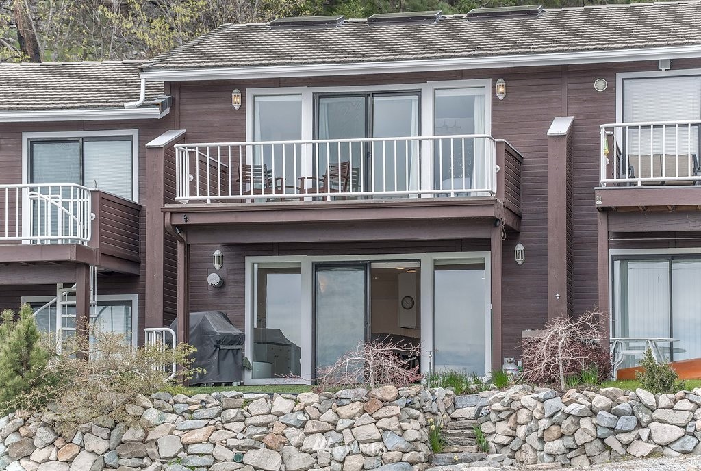 11150 South Lakeshore Road, Unit 5 Chelan, WA 98816 - Photo 1 of 25 Gallery Image 1