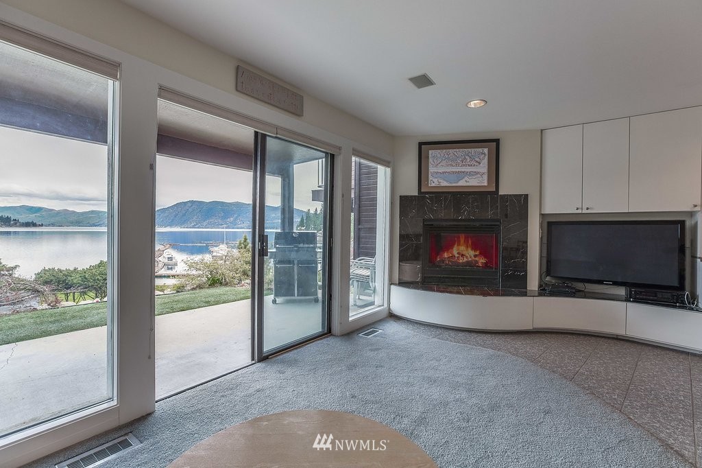 11150 South Lakeshore Road, Unit 5 Chelan, WA 98816 - Photo 2 of 25 Gallery Image 2