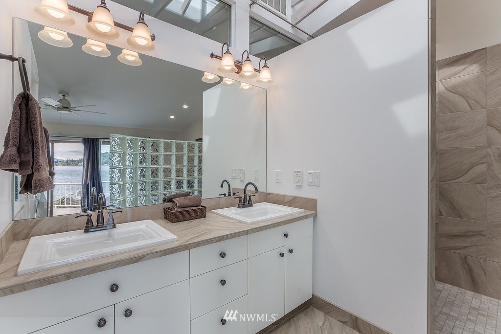 11150 South Lakeshore Road, Unit 5 Chelan, WA 98816 - Photo 16 of 25 Gallery Image 16