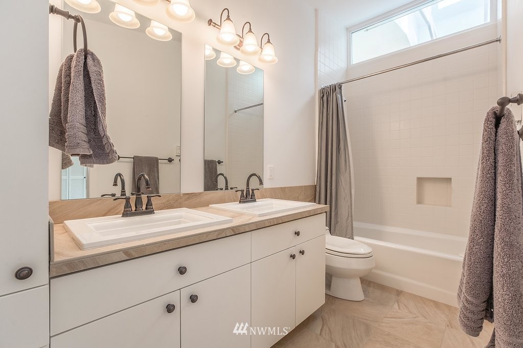 11150 South Lakeshore Road, Unit 5 Chelan, WA 98816 - Photo 19 of 25 Gallery Image 19