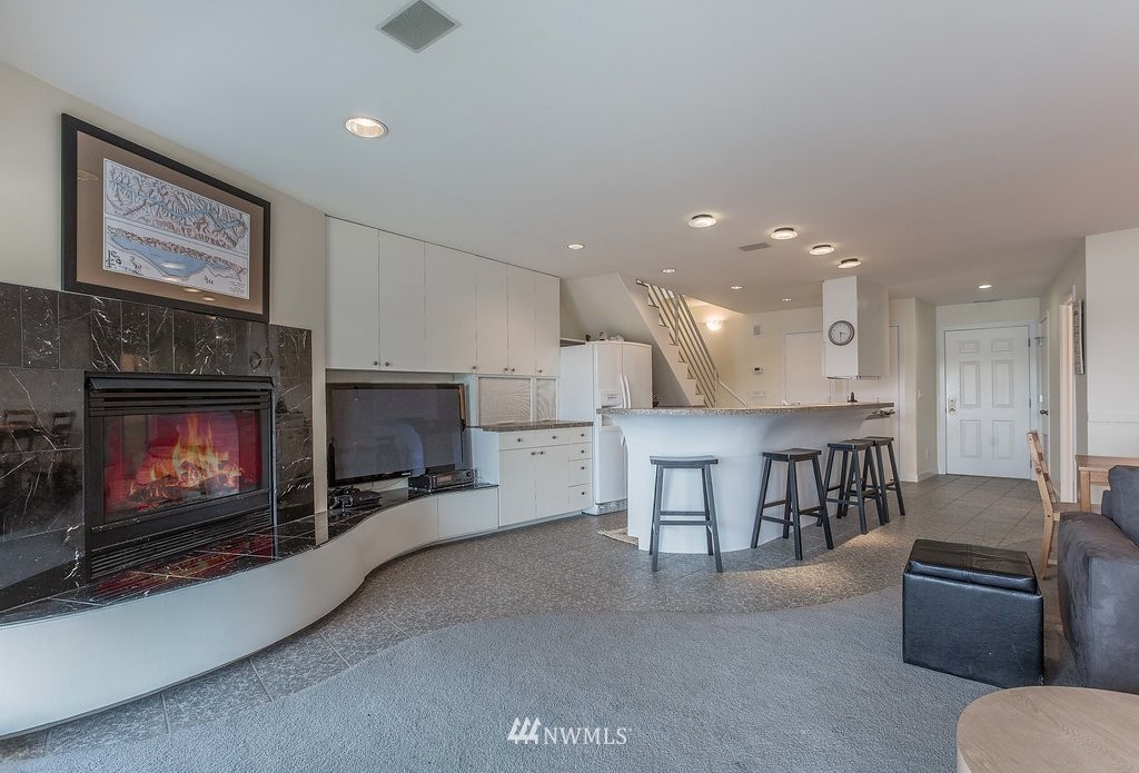 11150 South Lakeshore Road, Unit 5 Chelan, WA 98816 - Photo 3 of 25 Gallery Image 3