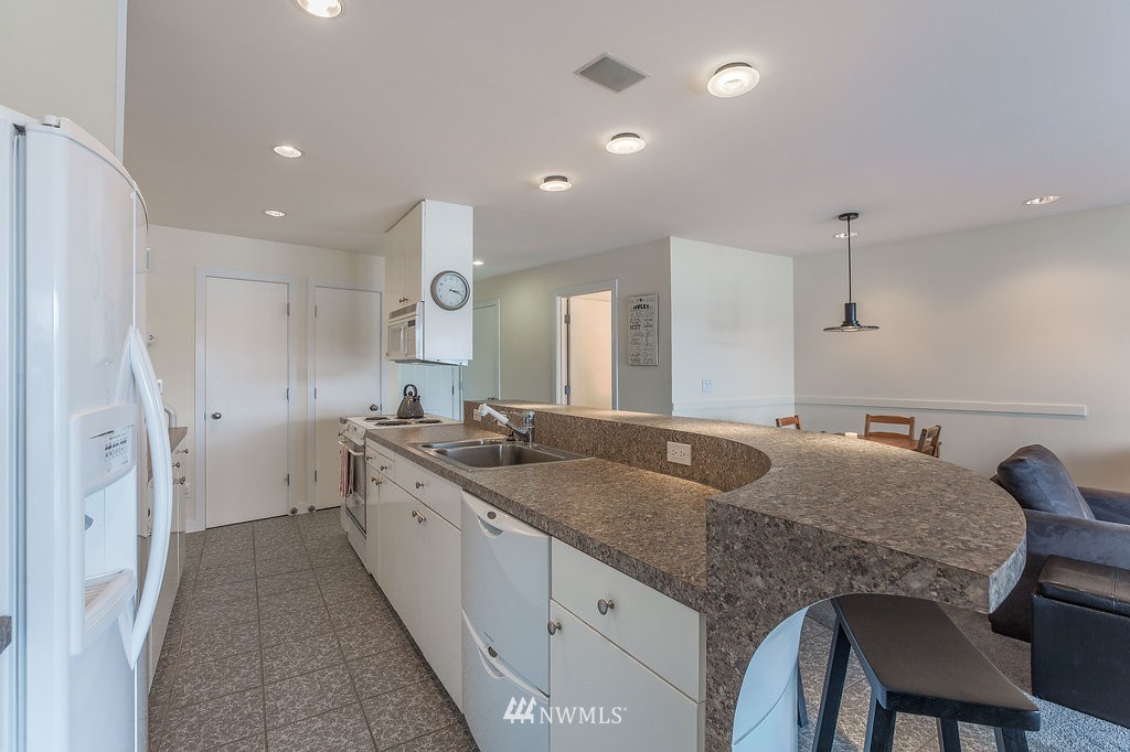 11150 South Lakeshore Road, Unit 5 Chelan, WA 98816 - Photo 4 of 25 Gallery Image 4