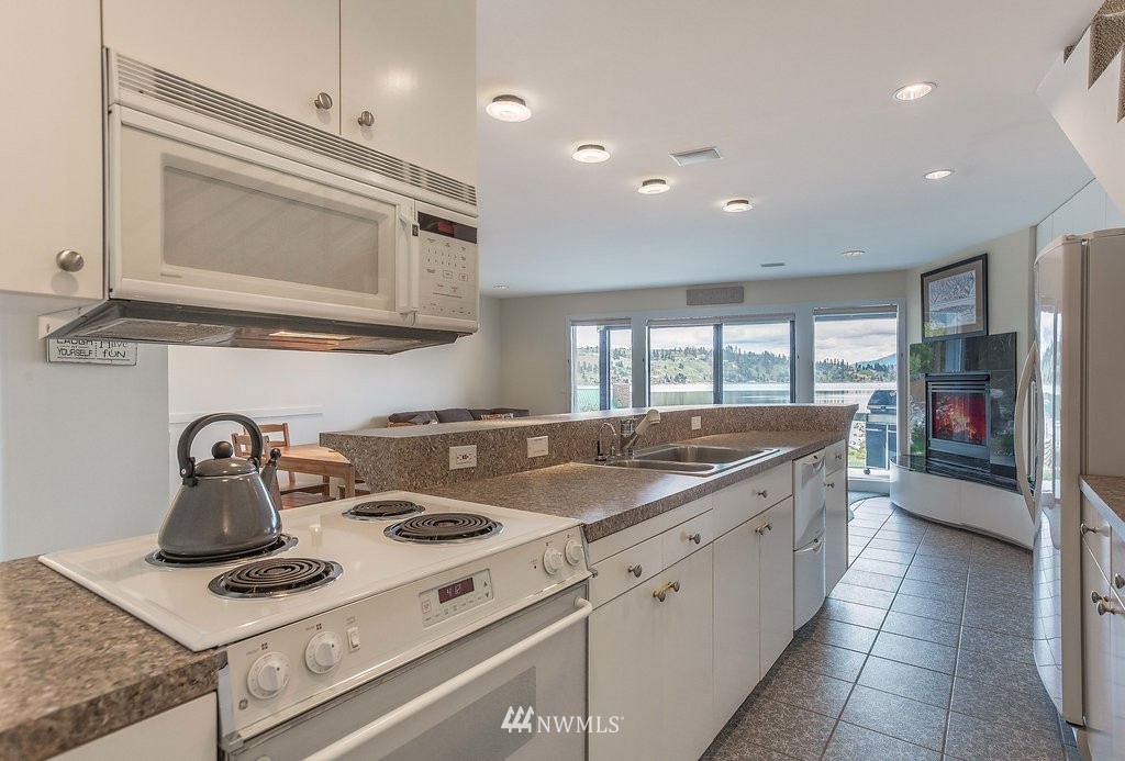 11150 South Lakeshore Road, Unit 5 Chelan, WA 98816 - Photo 5 of 25 Gallery Image 5