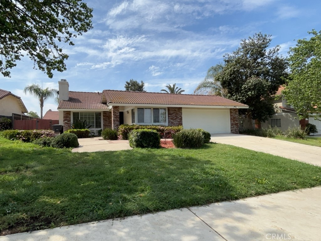 a front view of a house with a yard table and chairs